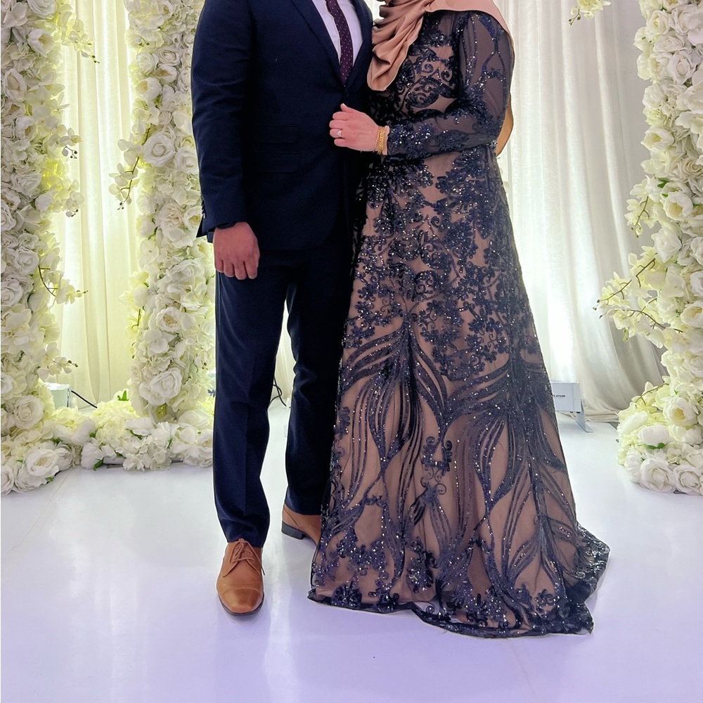 Gorgeous Gown! Wore once for my brothers wedding.
